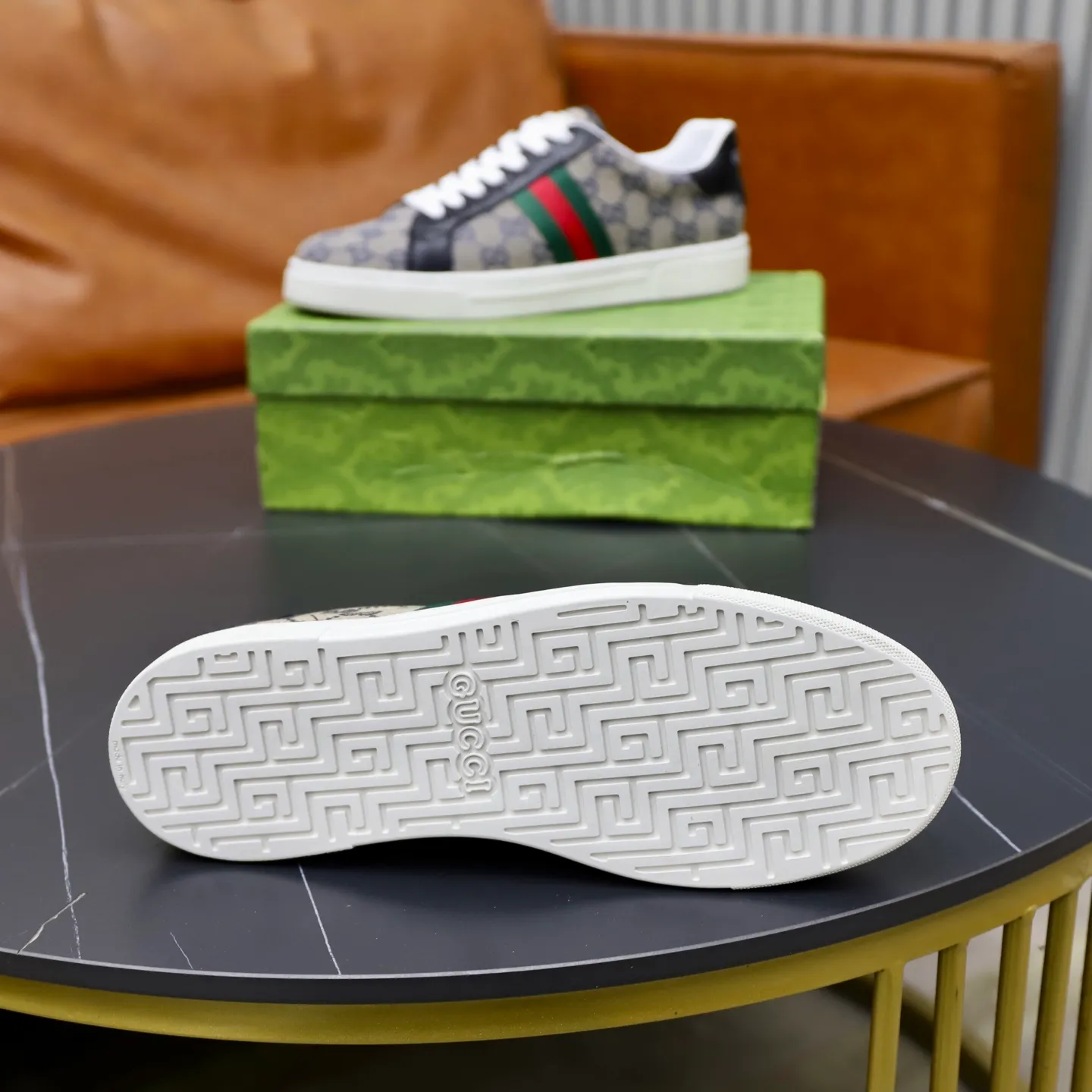 Ex-factory price: 400💰🙅‍♂️🙅‍♂️🙅‍♂️ Brand: Gucci GUCCi Standard code: 38-44 (45 customized) Grade: Same as the official website Material: Original leather splicing Comfortable and breathable sheepskin lining Original wear-resistant outsole Style category: Men's fashionable casual shoes Running sneakers Distinguished luxury brand elements Top luxury Color: actual picture color